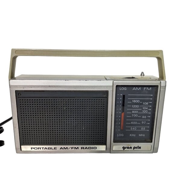 Vintage Gran Prix Portable AM/FM Radio 230 Tested Working - Picture 2 of 7